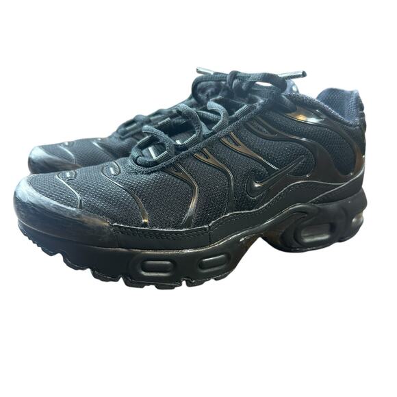 Nike Air Max Plus Little Kids' Shoes (CD0610-001, Black/Black-Black) Size 3Y - Picture 2 of 16